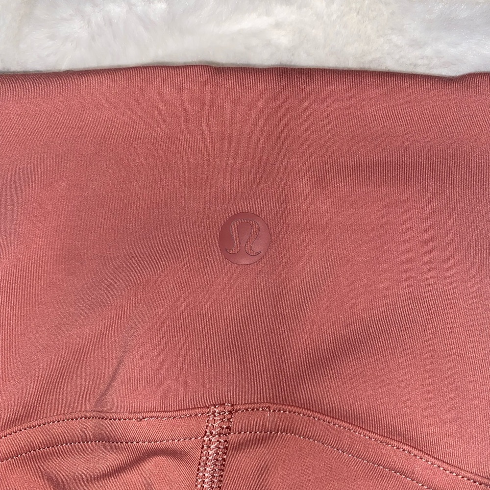 LULULEMON || DARK PINK WUNDER TRAIN LEGGINGS || SIZE 2 CROPPED!